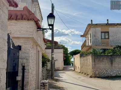 Il corto che � stato girato nel borgo Sette Torri. Si tratta di un silenzioso borgo situato nelle campagne tra Giovinazzo e Terlizzi le cui origini affondano nell�800